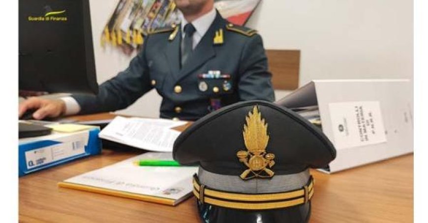 Retraité à la frontière avec 10 millions de dollars, poursuivi