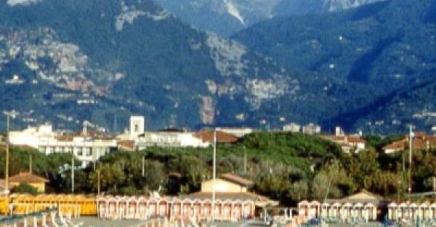 Touriste découvre que sa maison à Forte Marmi est occupée comme un bivouac