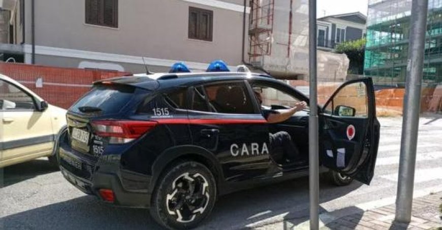 Mann beißt Carabiniere das Ohr ab und wird in Sulmona festgenommen.