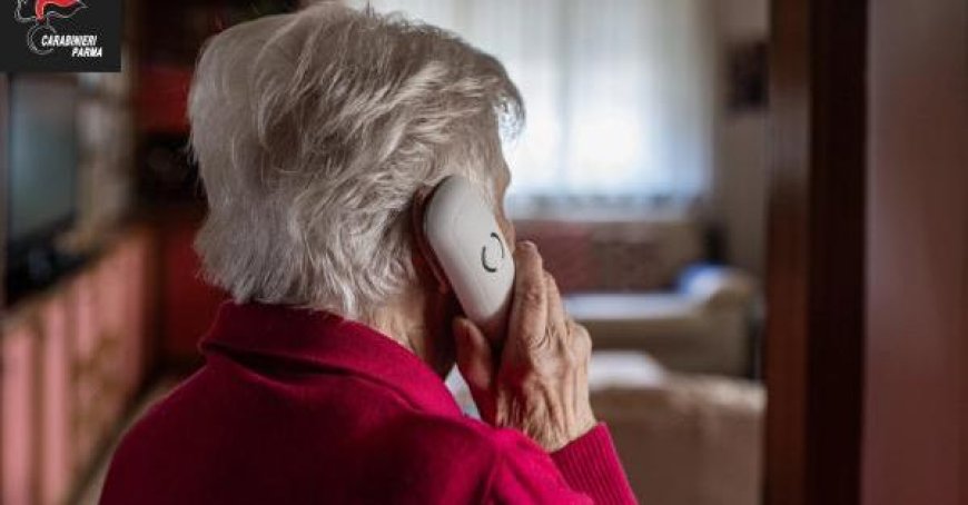 Une femme de 97 ans appelle le 112 : “Je me sens seule”. Les carabinieri arrivent et lui tiennent compagnie.
