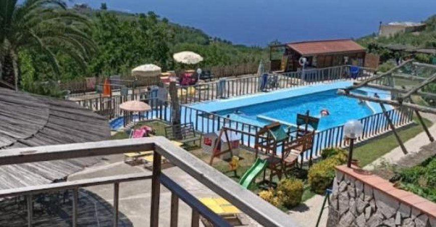 Tragédie à Vico Equense : un garçon de 7 ans se noie dans la piscine
