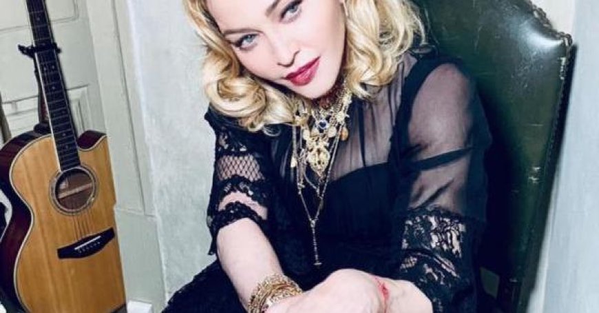 Madonna visite Pompéi en privé : les fans en attente – “C’est un rêve devenu réalité”