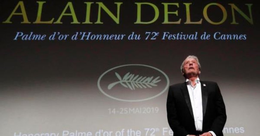 Décès d’Alain Delon, l’un des sex symbols de l’histoire du cinéma – Retour sur sa carrière en photos