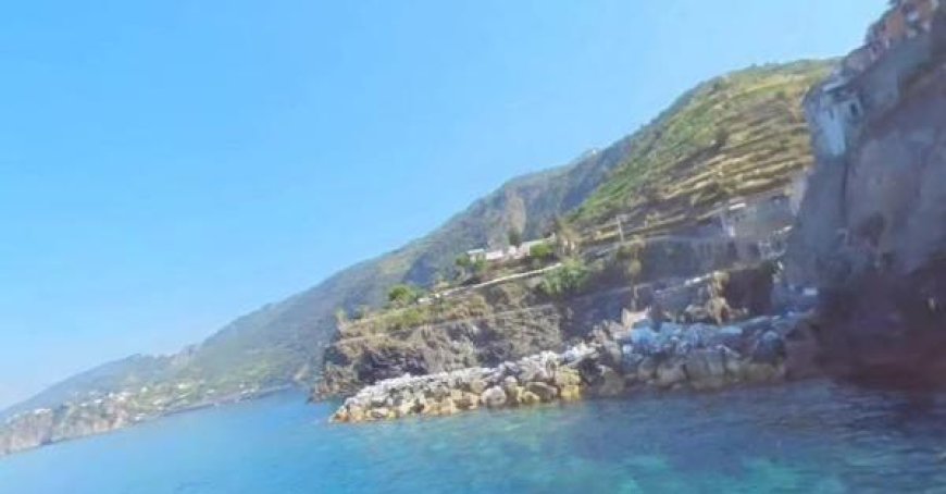 17-jähriges Mädchen springt von 10 Metern ins Meer in den Cinque Terre, schwer verletzt