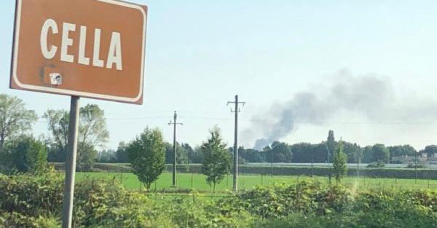 Fire Breaks Out in Plastic Materials Warehouse in Reggio: Smoke Seen in Cavriago – Photos