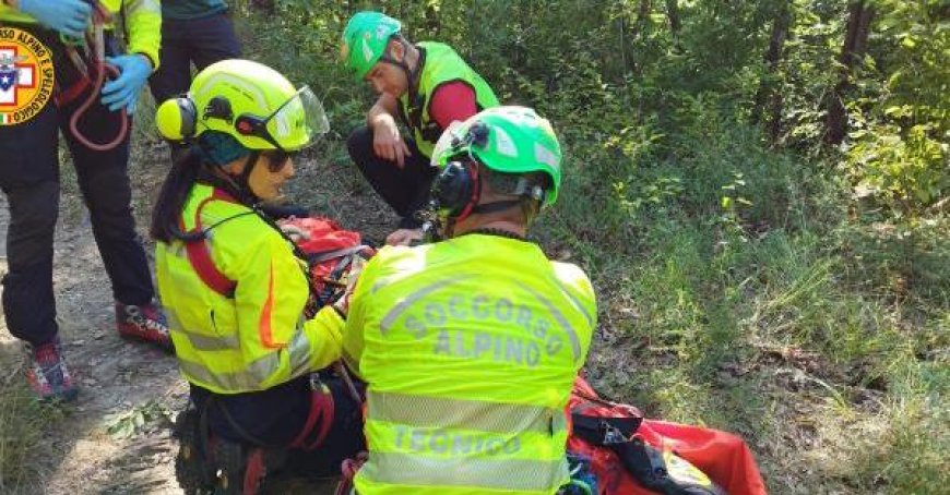 Un cycliste se blesse gravement après être tombé dans un précipice à Ozzano Taro