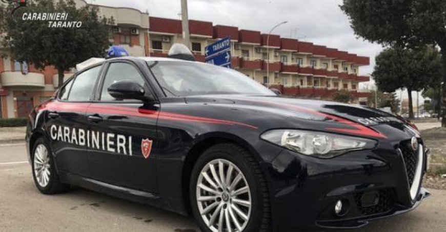 Un enfant meurt dans un accident de voiture à Naples : conducteur sans permis, véhicule non assuré