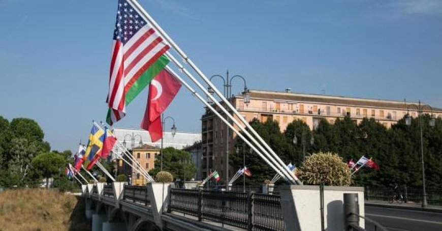 Israelische Flagge auf der Brücke der Nationen, Campanini (Pd) kritisiert “die Widersprüche des Beraters Bocchi” von der IDI