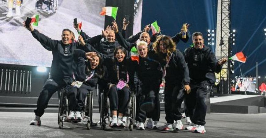 Paris eröffnet die Paralympics – Fotos