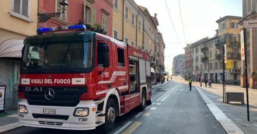 Rauch aus Pizzeria in Via D’Azeglio: Feuerwehreinsatz
