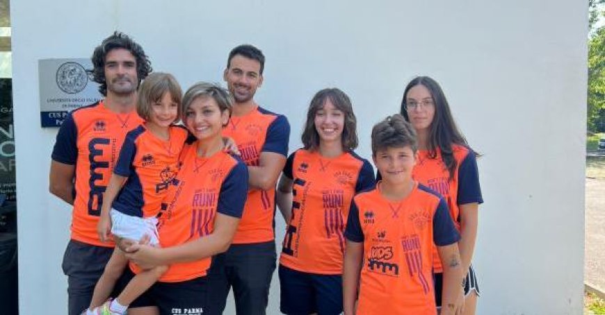 Enthüllt: Neonorange und Mitternachtsblau – Das Trikot des Parma Halbmarathons 2024