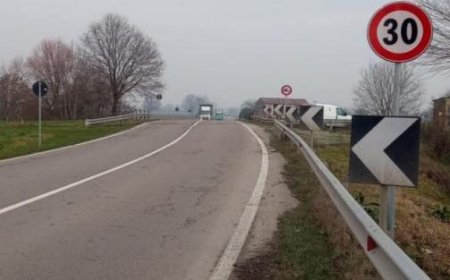 Dommages au feu de signalisation sur Rigosa Nuova à Ragazzola