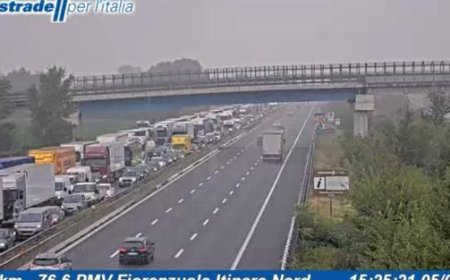 Camion se renverse, embouteillages sur l’A1 entre Parme et Plaisance. Circulation sur une seule voie