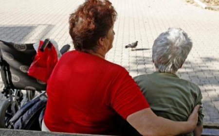 Les travailleurs domestiques et les aides familiales, un sur deux travaille au noir. 900 contrats en moins en un an