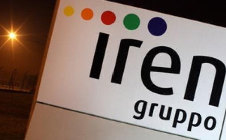Les informateurs d’Iren arrivent à Medesano pour la livraison de contenaires et sacs pour la collecte des déchets.
