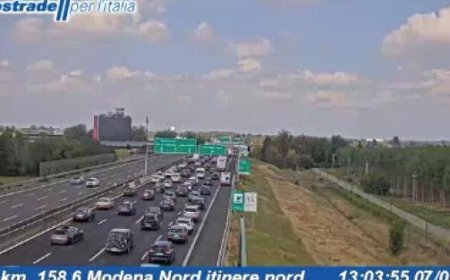 Auto-Unfall führt zu 3 Kilometer langem Stau zwischen Pontremoli und Berceto. Starker Verkehr auf der A14.