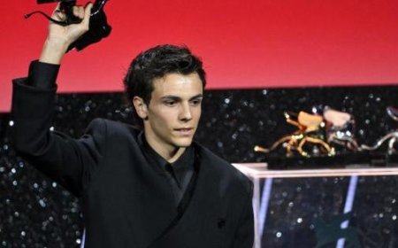 Almodovar remporte le Lion d’or à Venise, Francesco Gheghi primé. Lindon et Kidman reçoivent la Coupe Volpi, l’actrice absente pour le décès de sa mère