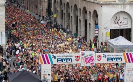 La demi-marathon de Parme célèbre le sport : 4 000 participants au total – Photo : voici qui était présent
