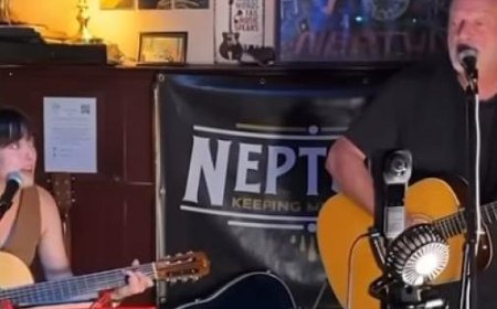 David Gilmour joue “Wish you were here” avec sa fille dans un petit pub – Vidéo