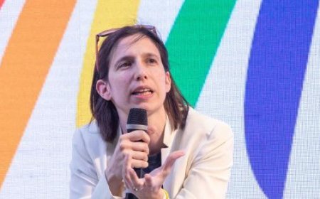Schlein, “Les salaires des enseignants sont trop bas, nous avons besoin de plus de fonds”