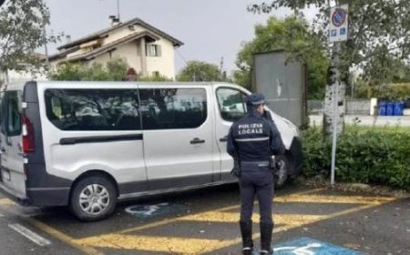 Occupation des écuries pour les handicapés, arrivée de la police en civil