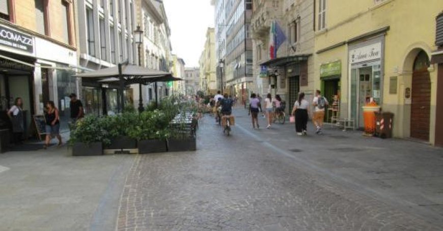 Unbenutzte Buspasserelle in der Via Cavour: Seit 1986 vorhanden, aber nie genutzt
