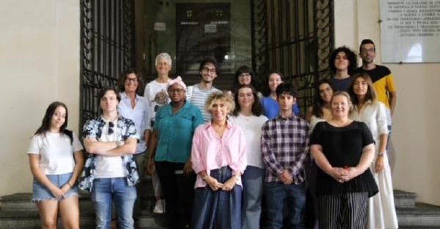 Douze jeunes filles et garçons commencent leur expérience socio-culturelle aujourd’hui dans les communes de Parme et Montechiarugolo