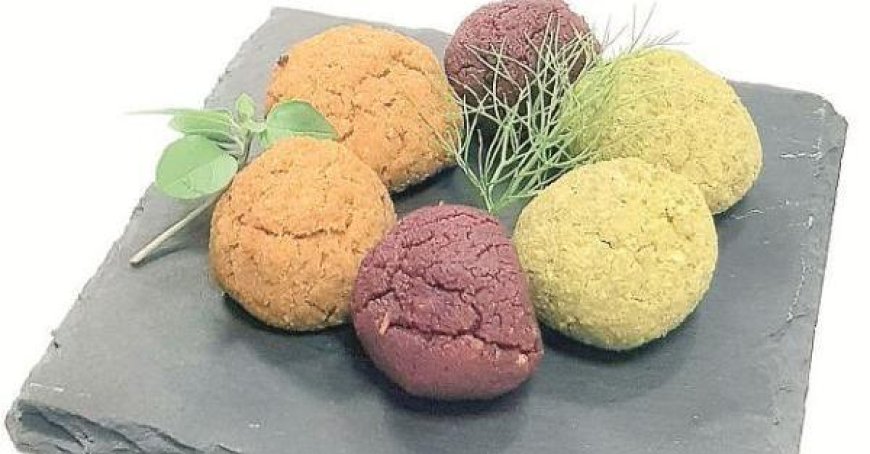 Une dégustation de trois types de polpette végétariennes au parmesan