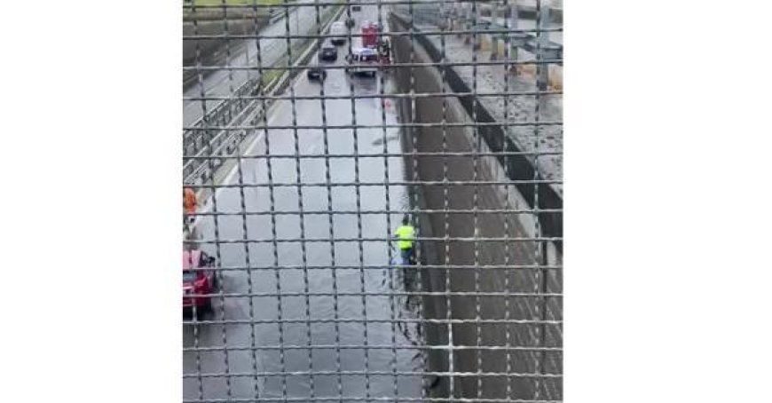 Unwetter in der Stadt: Unfall und überfluteter Unterführung für den Verkehr gesperrt – Video