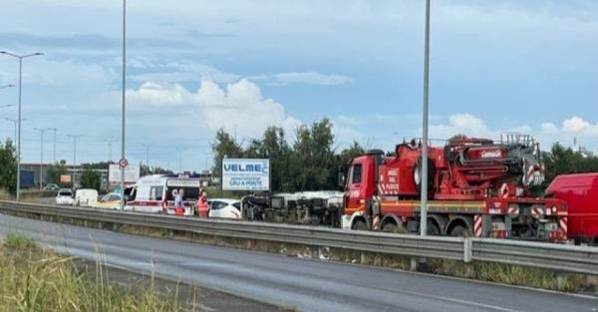 Accident à Viale Europa, un véhicule retourné : la photo du lecteur Roberto