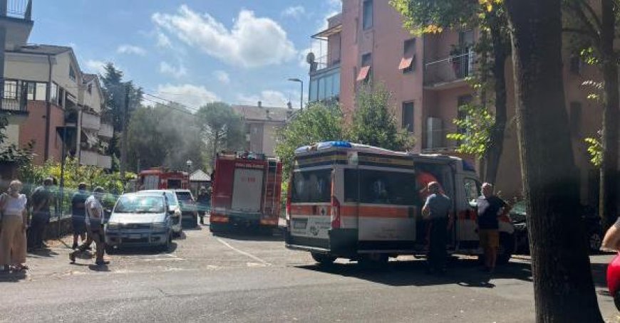 Brand in einer Autogarage im Viertel Montanara: Rettungskräfte im Einsatz, eine verletzte Person – Video