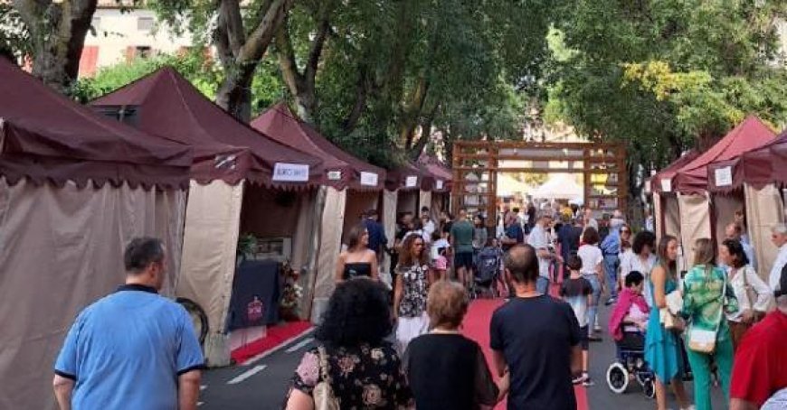 Schlechtes Wetter hält das Schinkenfestival von Parma nicht auf