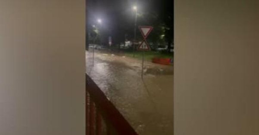 Cars swept away as creek overflows in Bergamo – Video