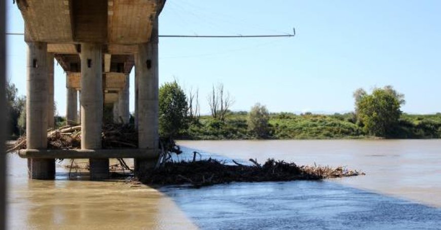 Les dommages causés par la vague de mauvais temps sur le fleuve Po et le pont de Ragazzola – Photos