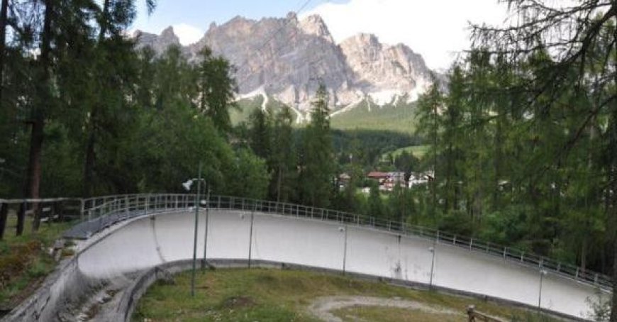 Le chantier de la piste de bobsleigh à Cortina respecte les délais et avance rapidement, avis positif du CIO