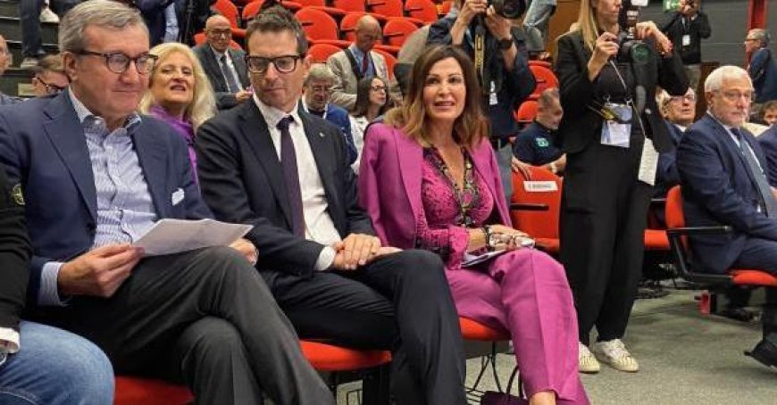 Minister Santanche eröffnet Wohnmobil-Salon in Parma