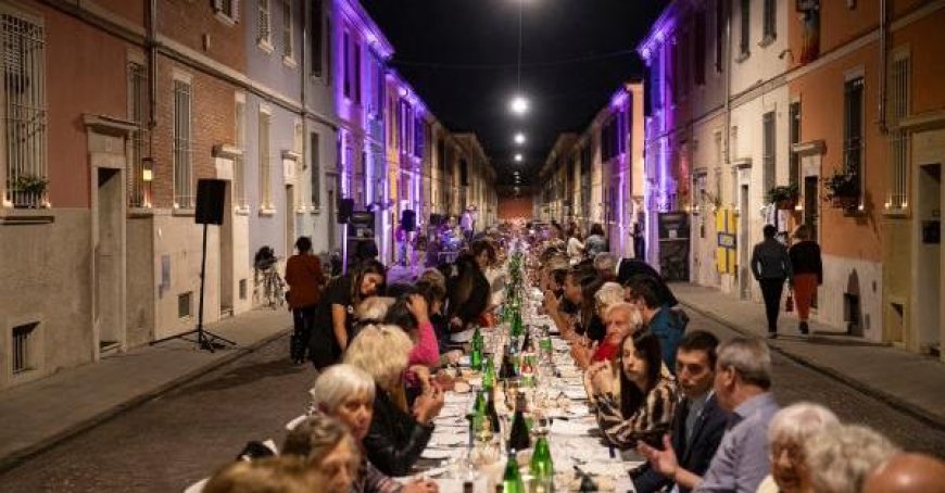 Die “Cena dei 300” hat begonnen: Via della Salute in Parma eröffnet Bankett