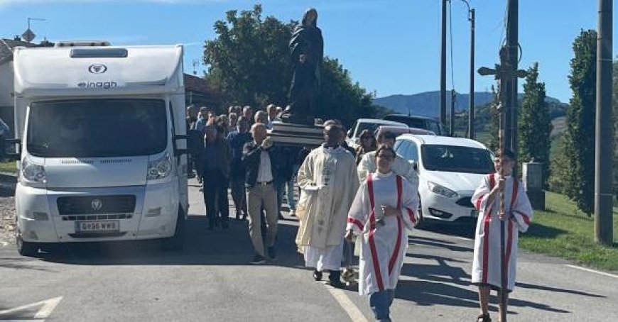 Rivalta célèbre la fête de la Douleur : messe chantée, procession et amitié – Photos
