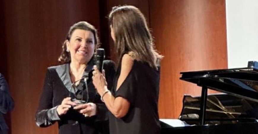 Maria Guleghina in Parma ausgezeichnet: „Der aufregende Abend im Regio, der mit Tortelli und Lambrusco endete“