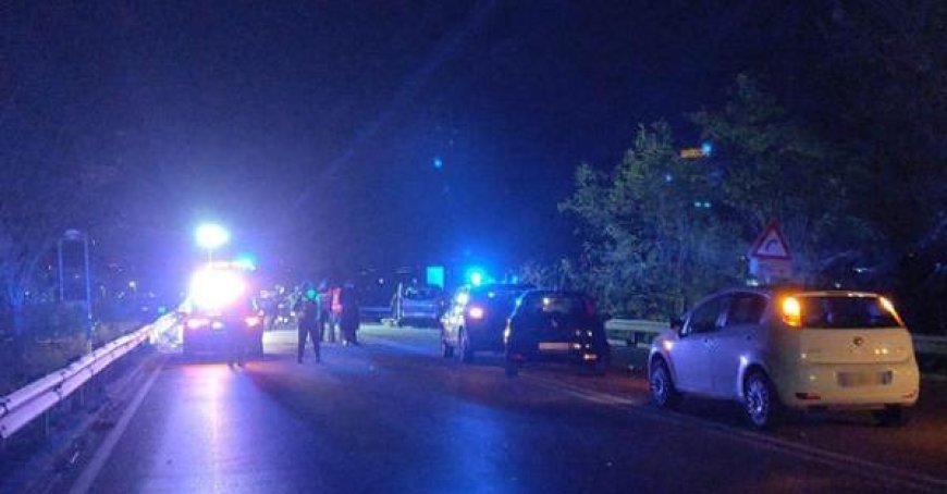 51-jähriger Mann wird überfahren und getötet, als er nachts die A4 zu Fuß überquert