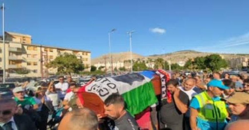 L’hommage final au footballeur italien dans la cathédrale de Palerme