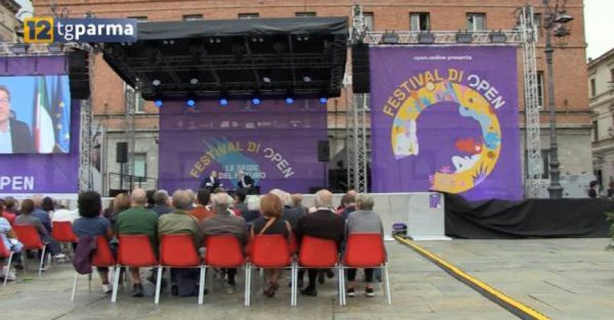 Festival di Open: Two Ministers and a Political Heavyweight Gather in Piazza Garibaldi – Video Coverage