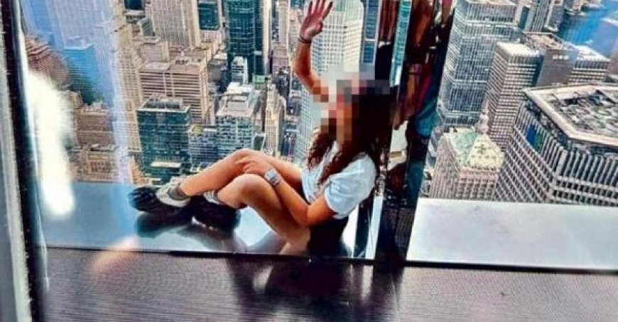 Une mère après l’accouchement va boire avec ses amies