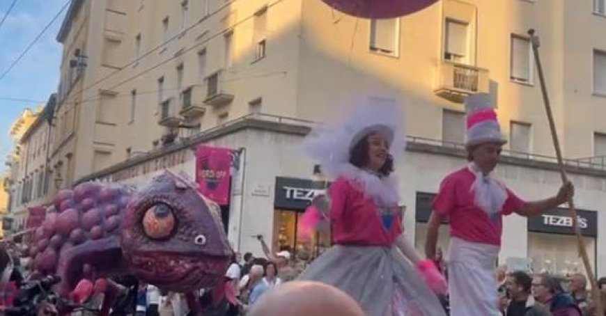 La Verdi Street Parade colore et anime le cœur de Parme et de ses environs: le Festival Verdi et le Verdi Off – Vidéo