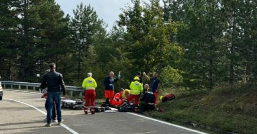 Accident grave sur l’autoroute Cisa : un motocycliste en état critique après avoir percuté un poteau post-courbe “maudite”