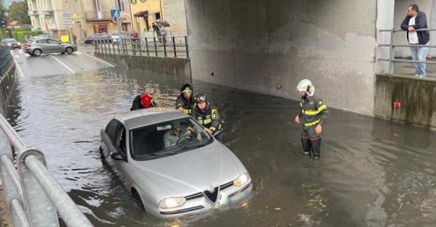 Inondation sous le passage souterrain de via Venise – Photos