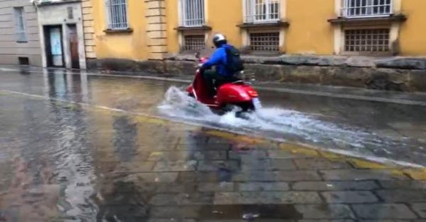 Violente tempête à Parme : inondations dans la rue Farini et dans le quartier Lubiana – Vidéo